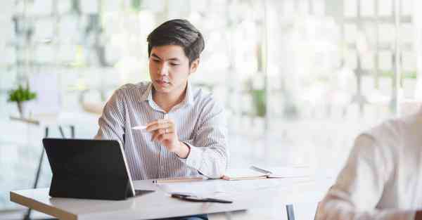 怀孕女人右眼跳测吉凶