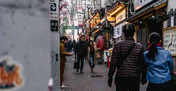 不同时间右眼跳测吉凶 上下眼皮跳预测分析