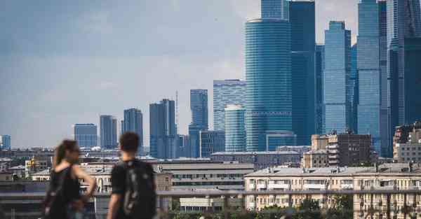 不同时间右眼跳测吉凶 上下眼皮跳预测分析